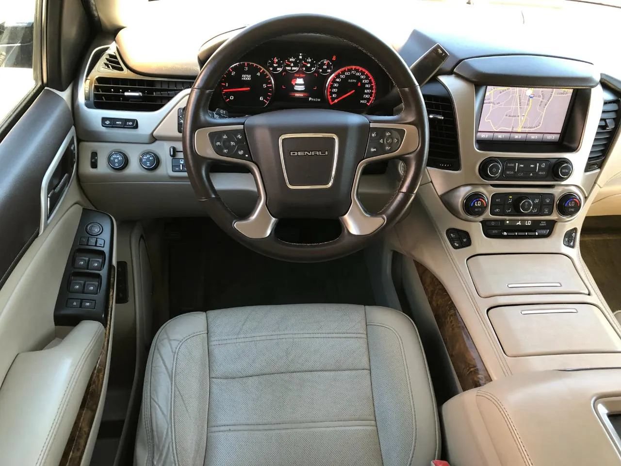 Used 2015 GMC Yukon XL Denali w/ Touring Package AWD/4WD image 15
