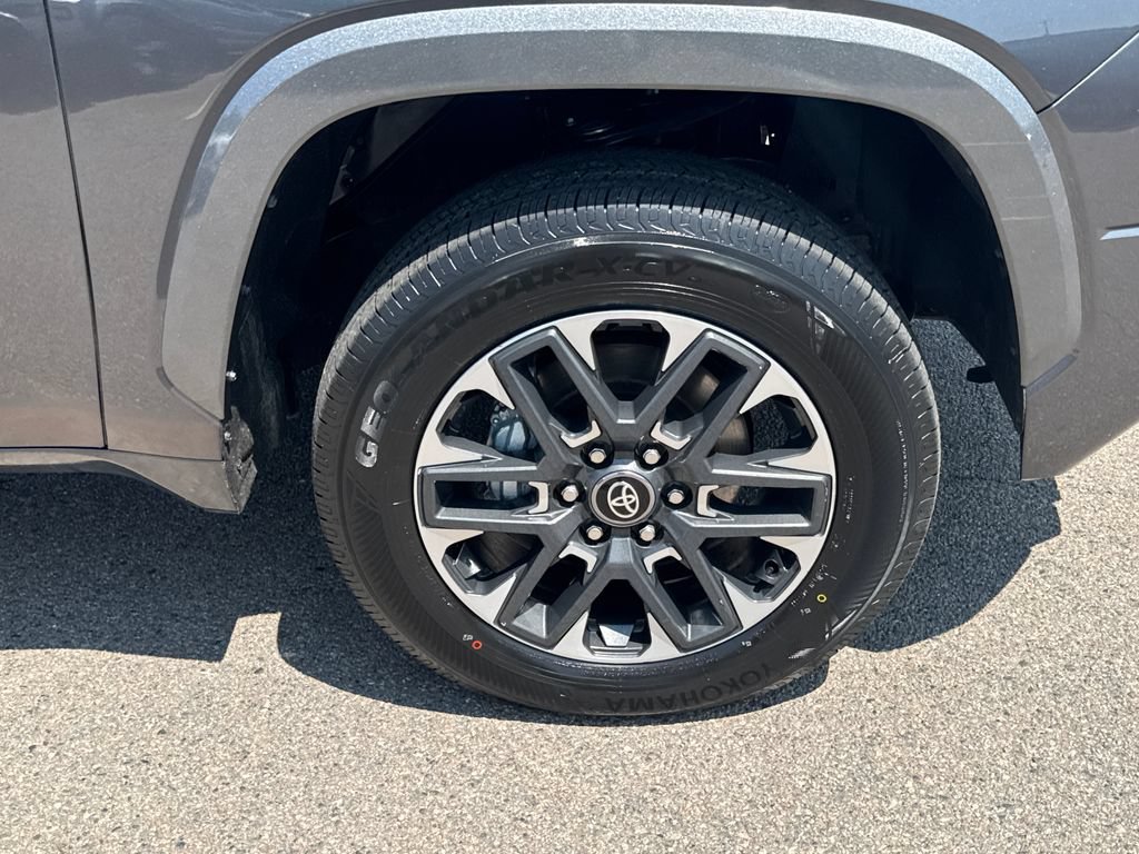 Used 2025 Toyota Tundra Limited AWD/4WD image 43