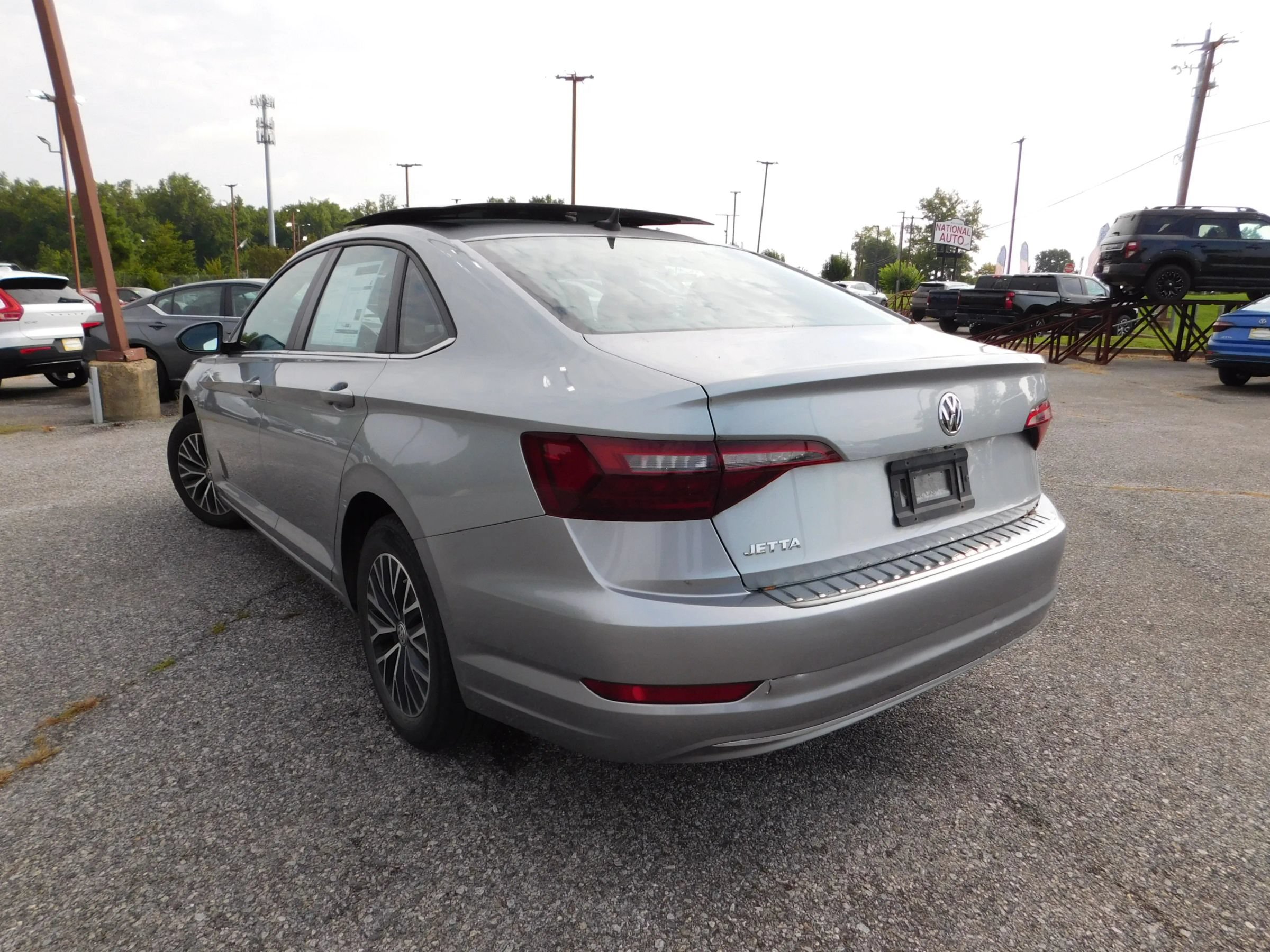 Used 2020 Volkswagen Jetta SE w/ SE Cold Weather Package FWD image 6
