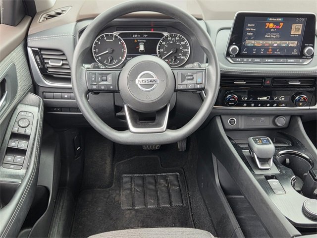 Used 2021 Nissan Rogue SV image 11