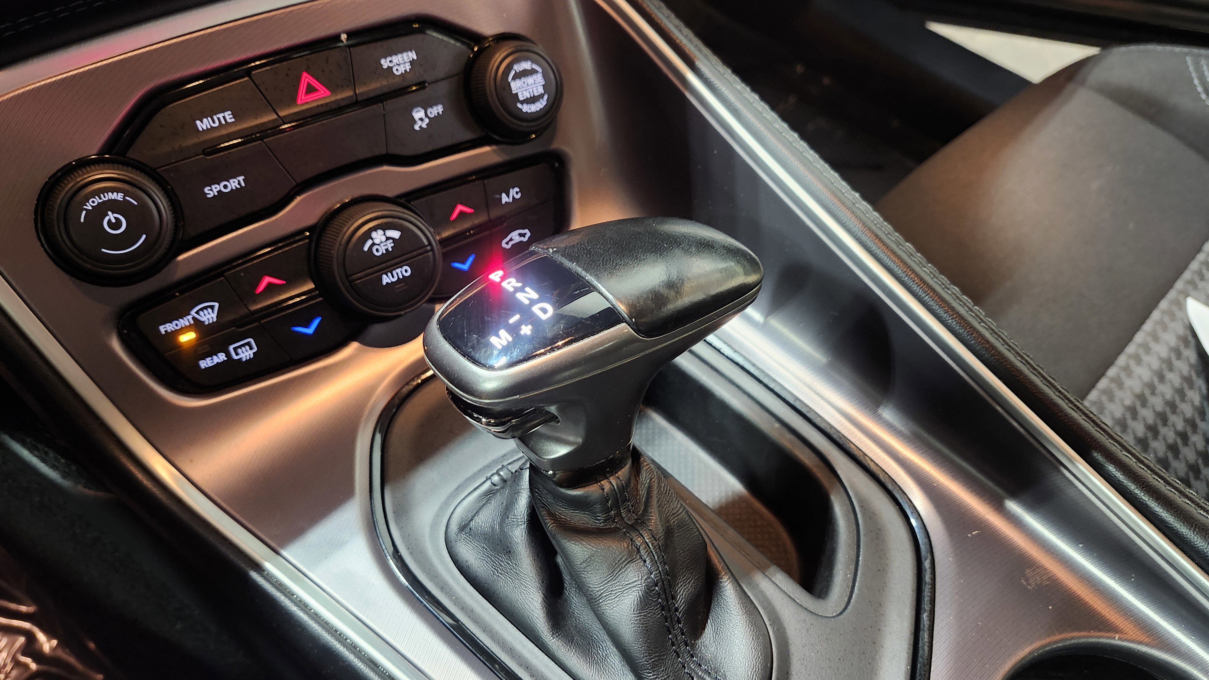 Used 2021 Dodge Challenger SXT image 29