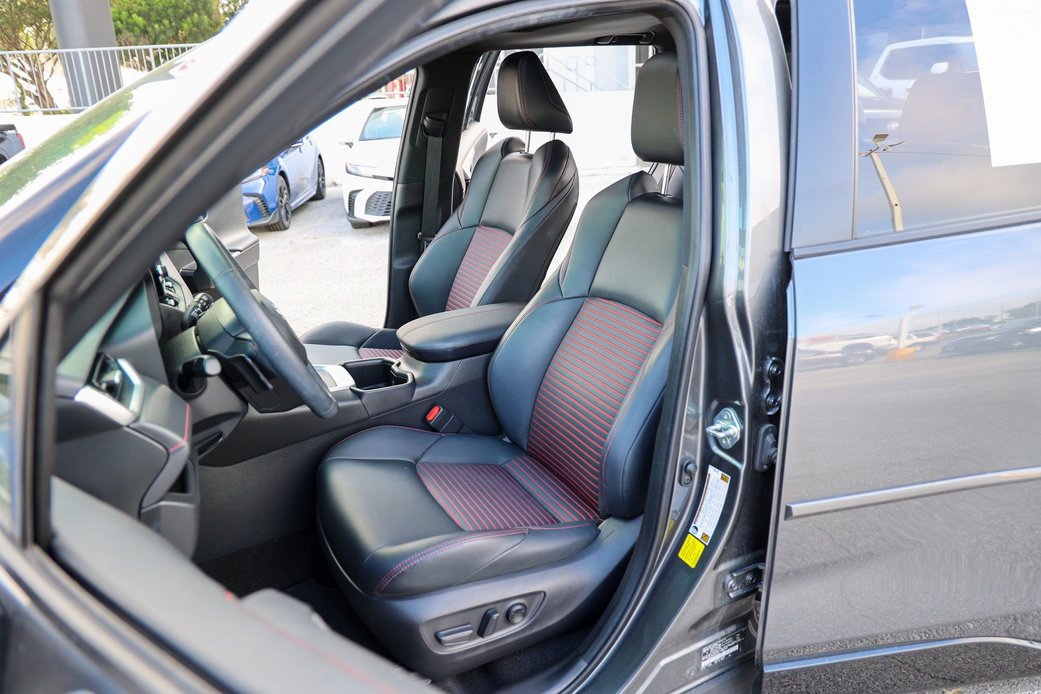 Certified 2025 Toyota RAV4 XSE AWD/4WD image 34