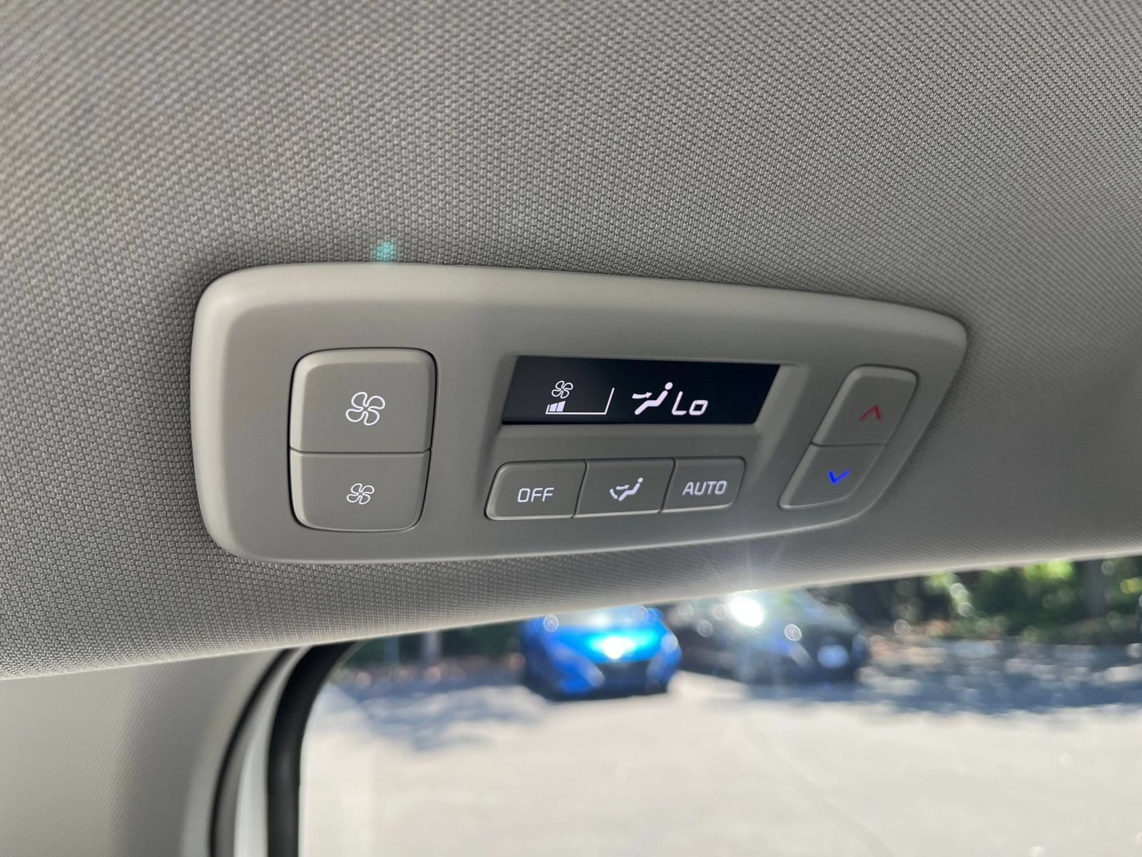 Used 2026 Kia Carnival FWD image 24