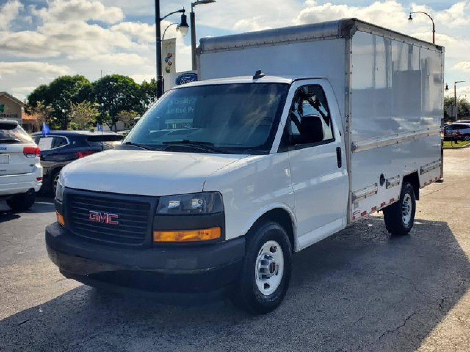 Used 2018 GMC Savana 3500 w/ Driver Convenience Package image 3