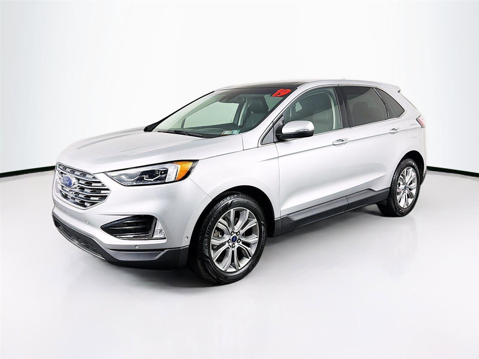Used 2019 Ford Edge Titanium w/ Equipment Group 301A AWD/4WD image 3
