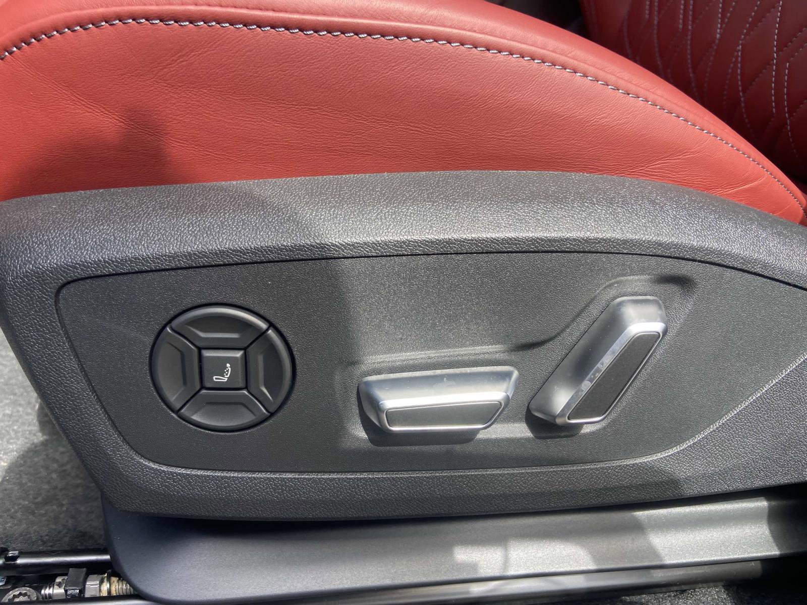 New 2025 Audi SQ6 e-tron Premium Plus image 18