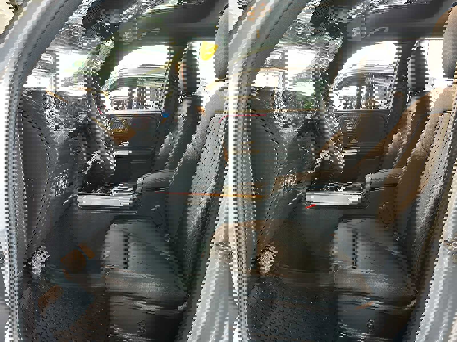 Used 2025 Mercedes-Benz GLB 250 4MATIC image 20