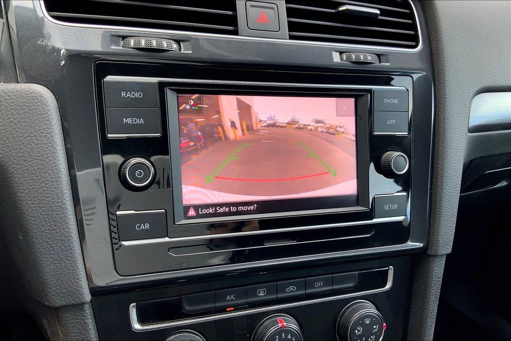 Used 2019 Volkswagen Golf SE image 20