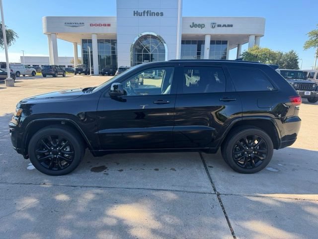 Used 2021 Jeep Grand Cherokee Laredo X AWD/4WD image 4