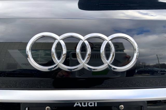 Used 2020 Audi Q7 3.0T Premium image 32