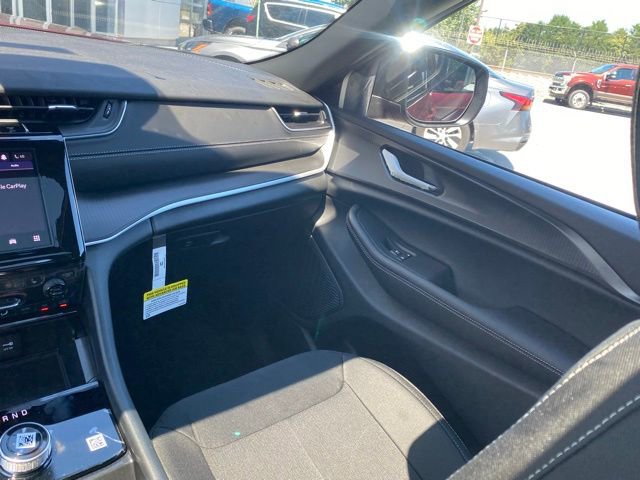 New 2025 Jeep Grand Cherokee Laredo X w/ Luxury Tech Group I AWD/4WD image 34