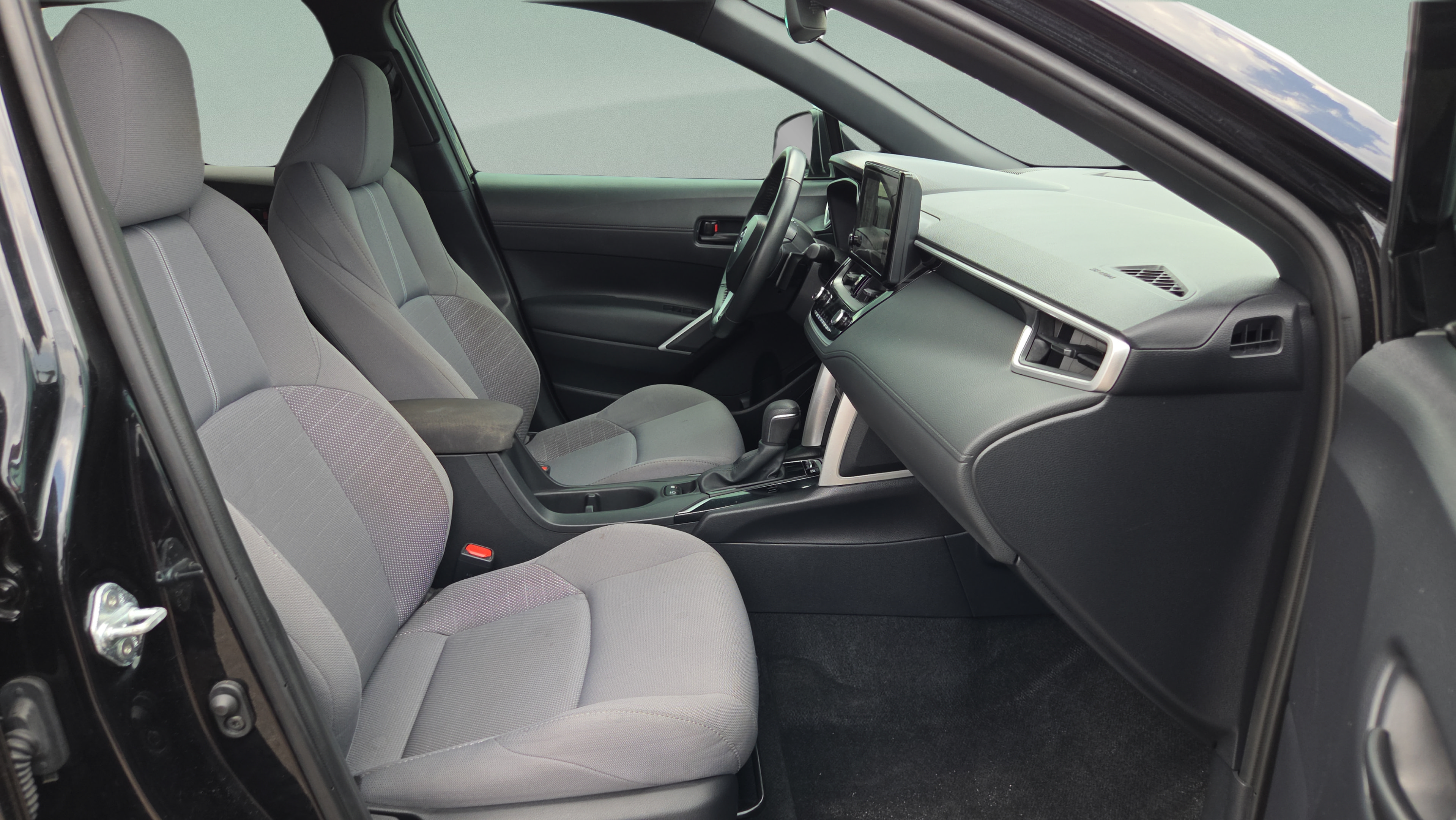Used 2024 Toyota Corolla Cross AWD Hybrid image 15