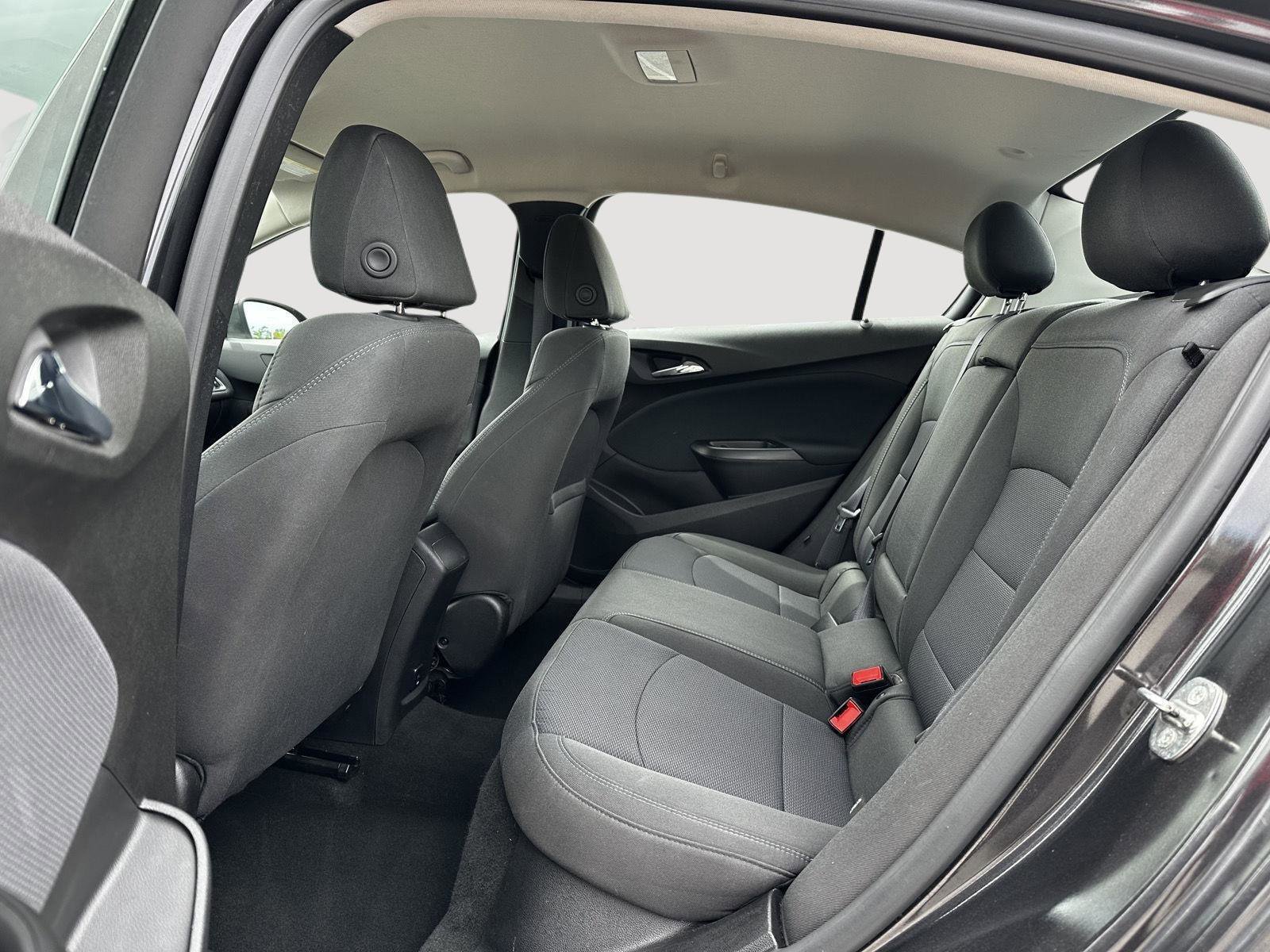 Used 2017 Chevrolet Cruze LT FWD image 20