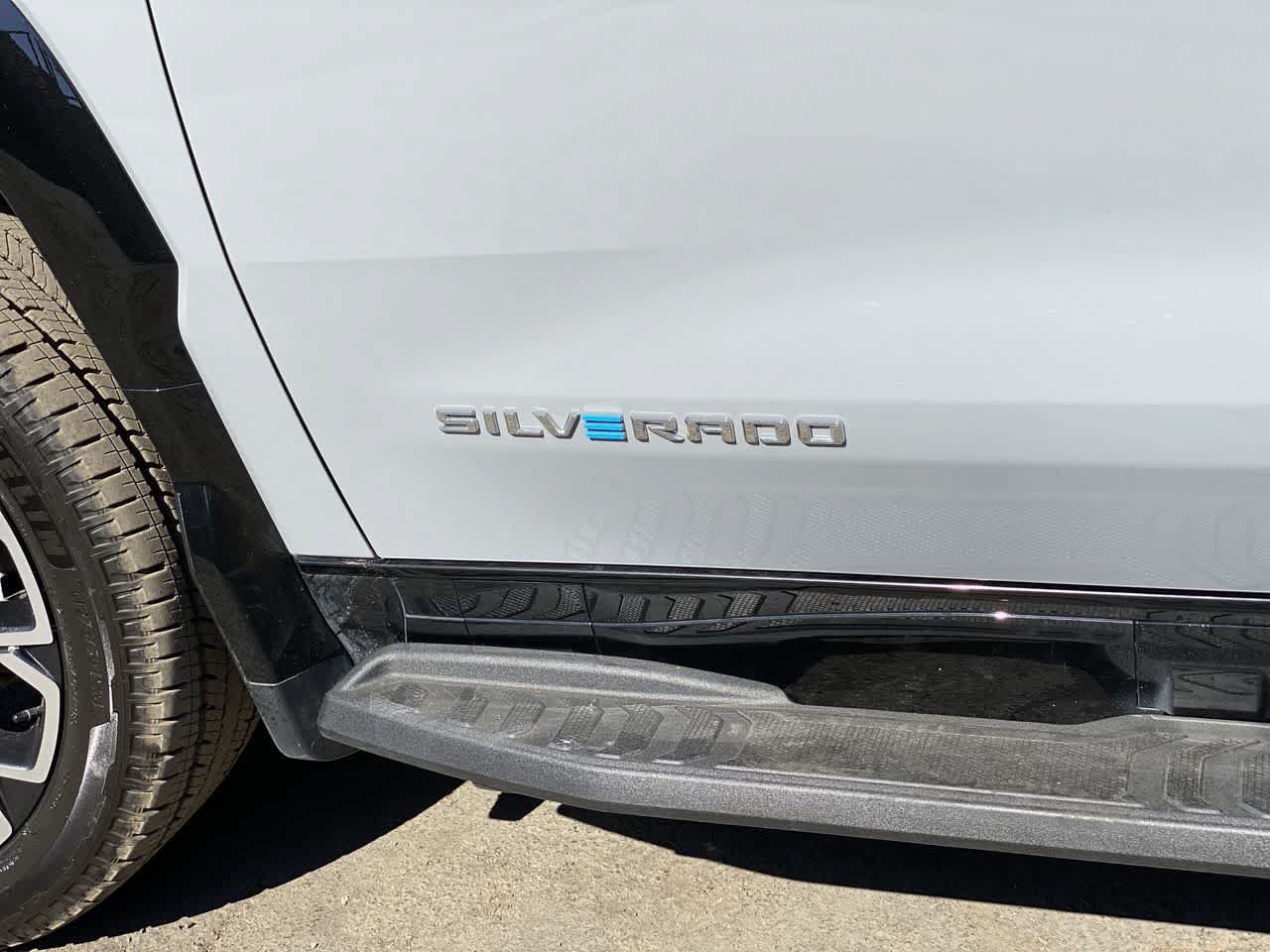 Used 2025 Chevrolet Silverado EV RST AWD/4WD image 10