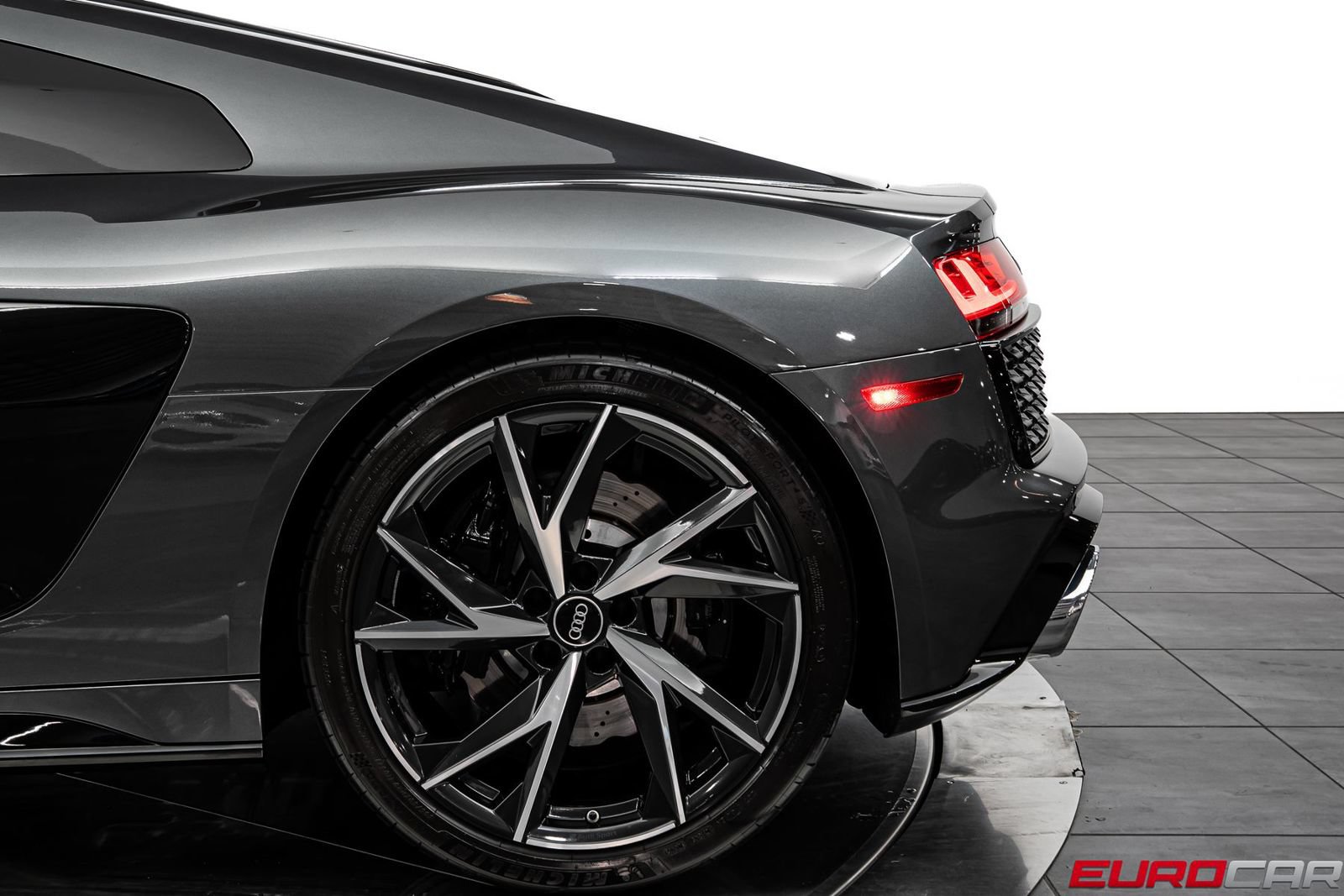 Used 2021 Audi R8 V10 w/ Premium Package RWD image 16