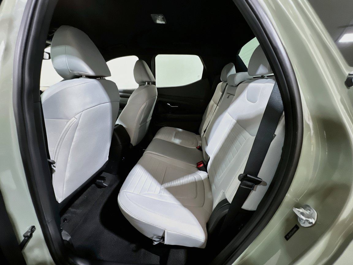 Used 2025 Hyundai Santa Cruz SE FWD image 16