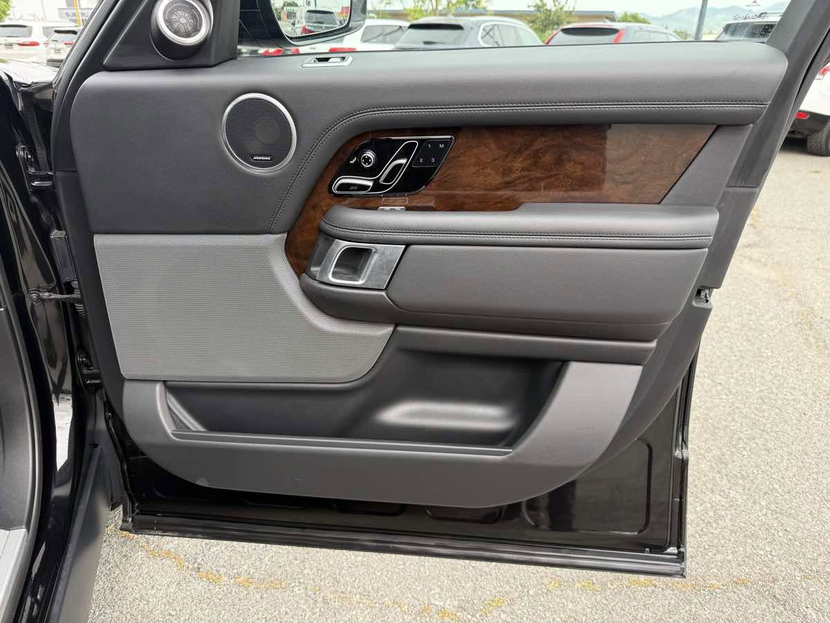 Used 2020 Land Rover Range Rover image 35