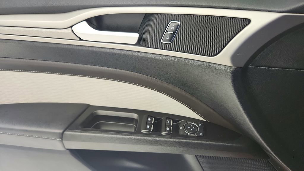 Used 2019 Ford Fusion SE w/ Equipment Group 151A image 23