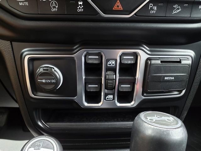 Used 2020 Jeep Wrangler Unlimited Sahara image 18