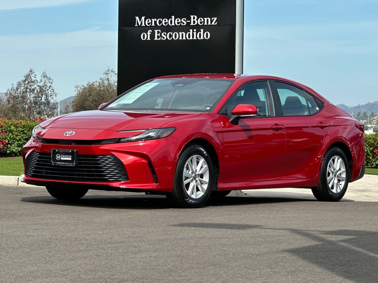 Used 2025 Toyota Camry LE w/ Convenience Package image 7