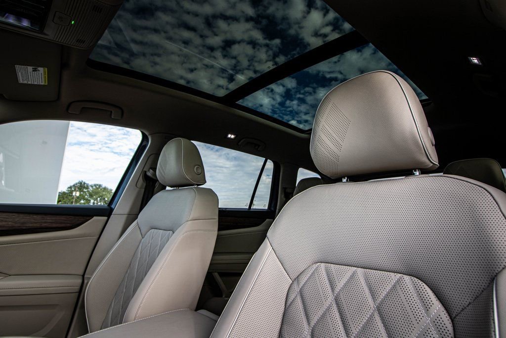 New 2026 Volkswagen Atlas SEL Premium R-Line image 2