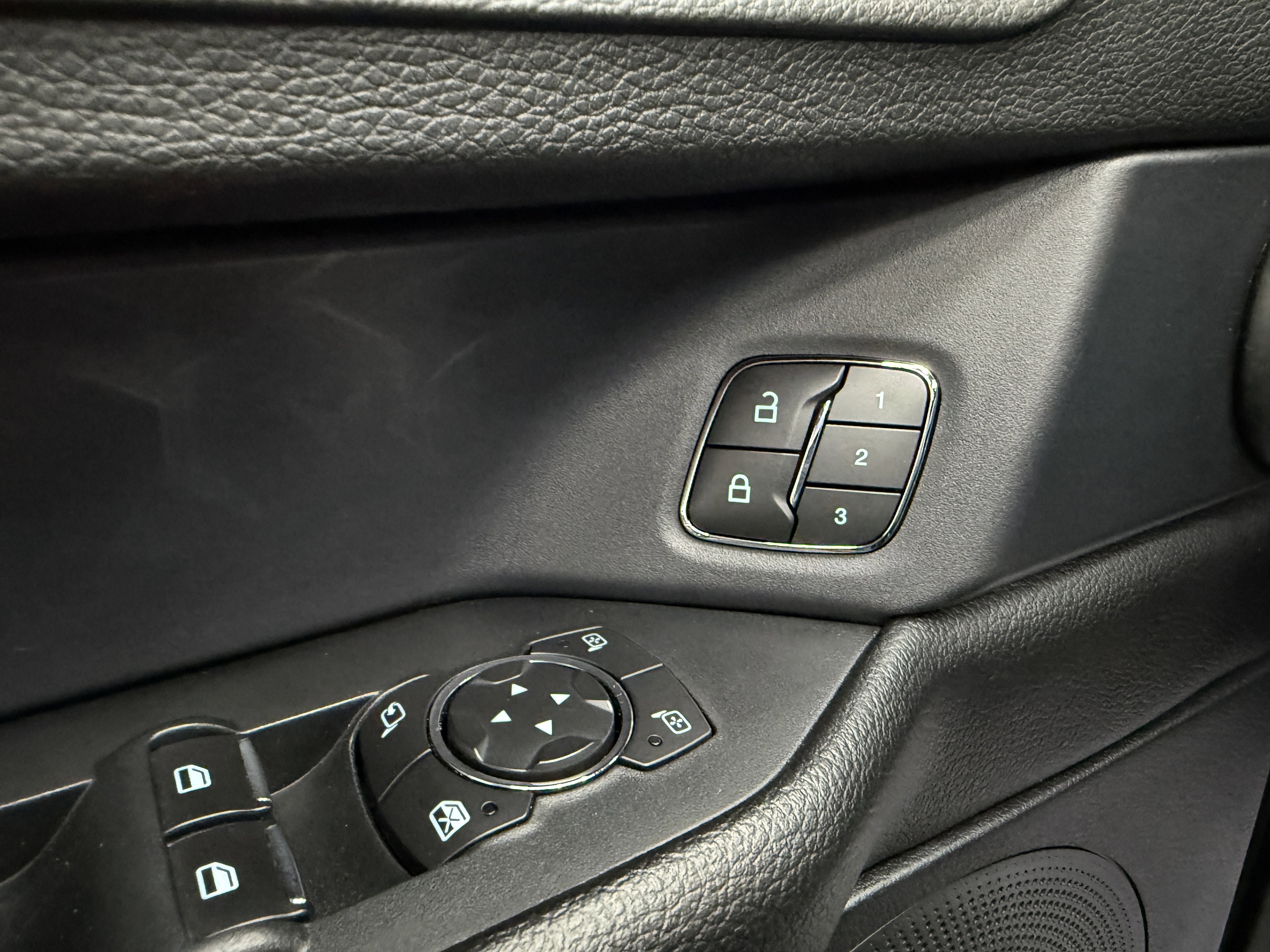 Used 2019 Ford Expedition Limited w/ Equipment Group 303A AWD/4WD image 11