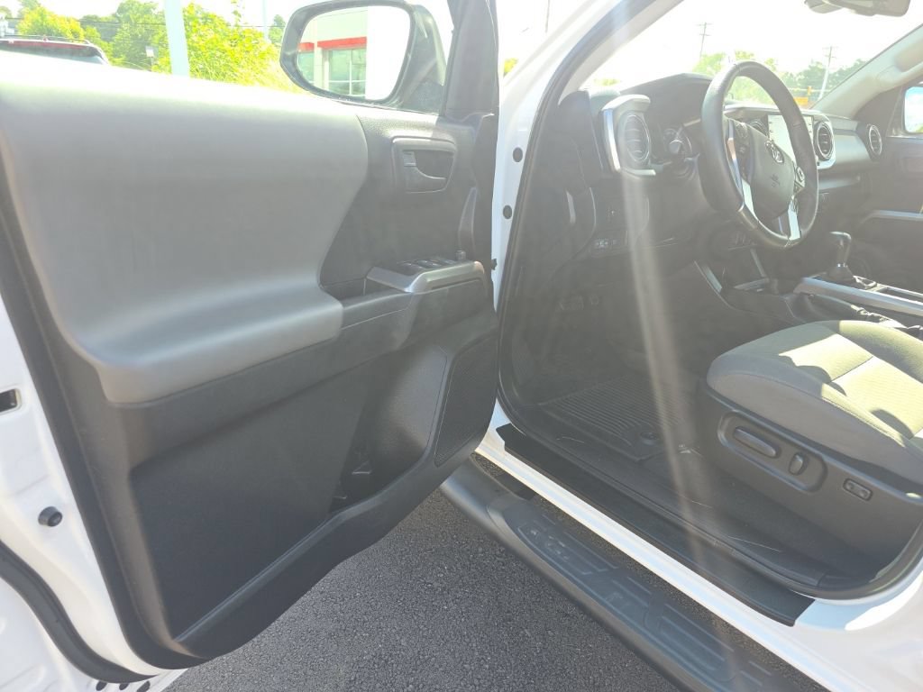 Used 2023 Toyota Tacoma SR5 w/ Technology Package AWD/4WD image 10