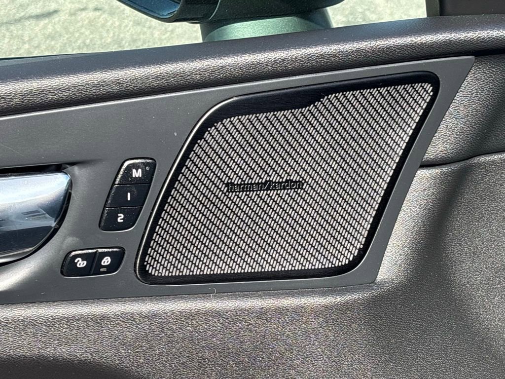 Used 2020 Volvo XC60 T5 R-Design image 20