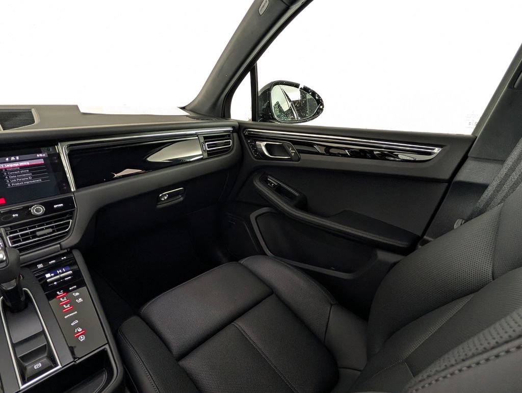 New 2026 Porsche Macan image 23