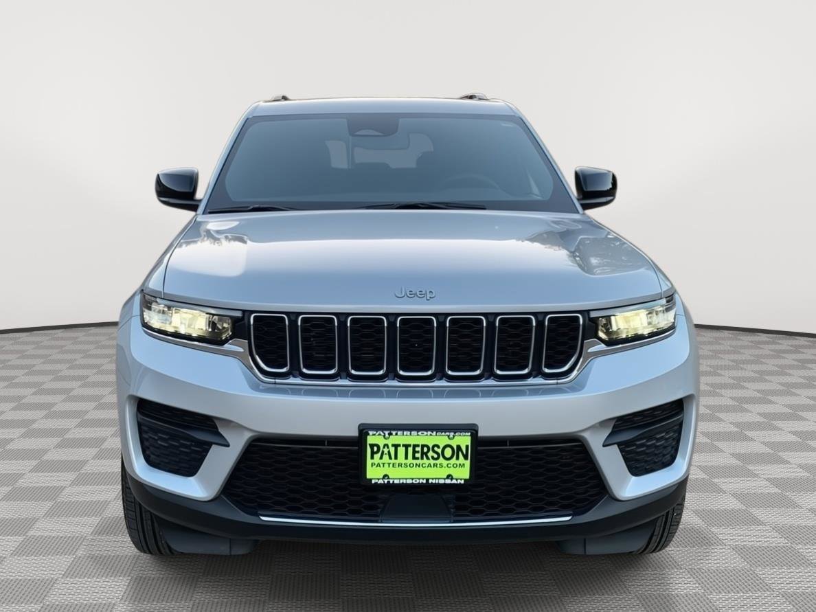 Used 2024 Jeep Grand Cherokee Laredo X image 2