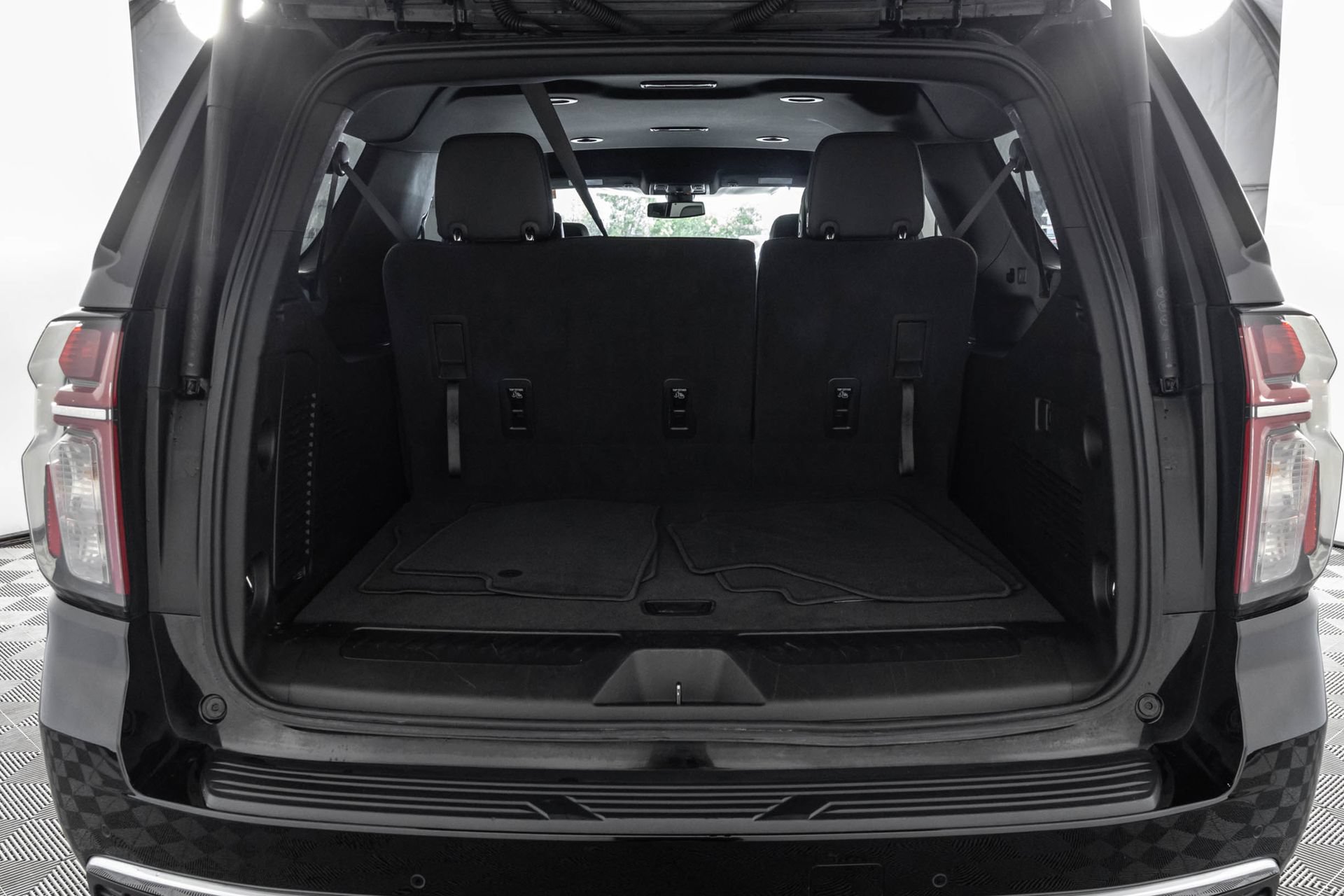 Used 2022 Chevrolet Suburban LT AWD/4WD image 42