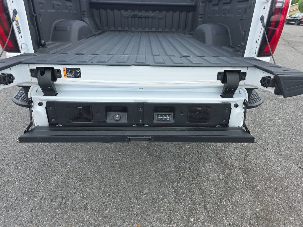 Used 2024 GMC Sierra 2500 Denali Ultimate AWD/4WD image 7