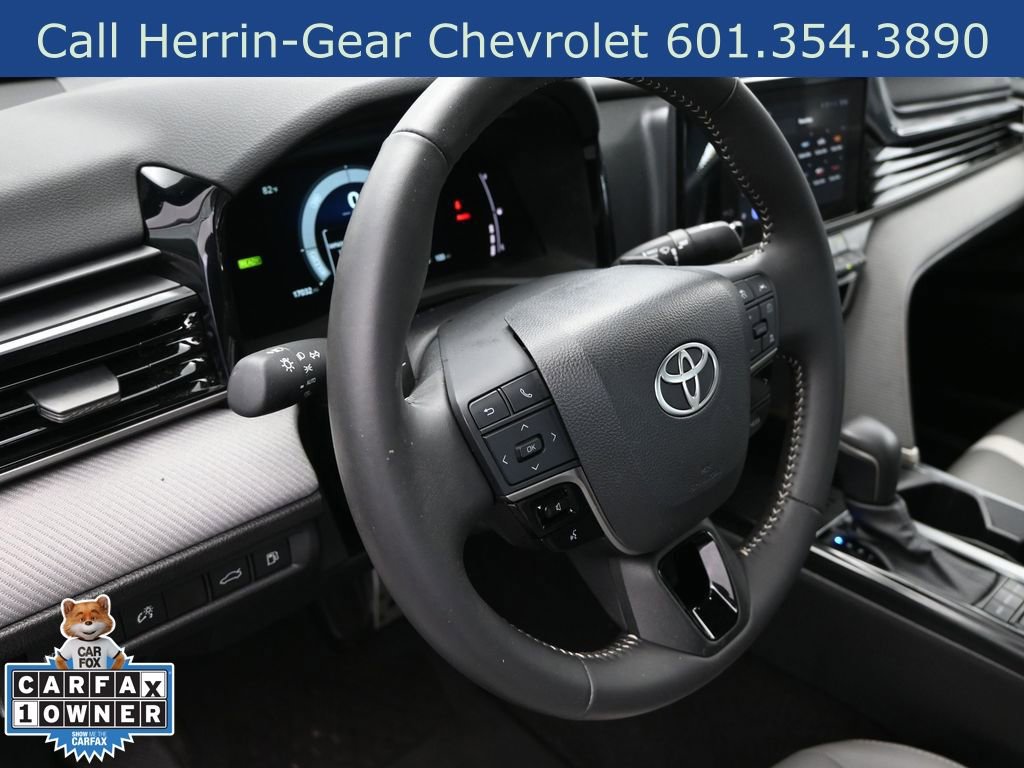 Used 2025 Toyota Camry SE w/ Convenience Package image 12