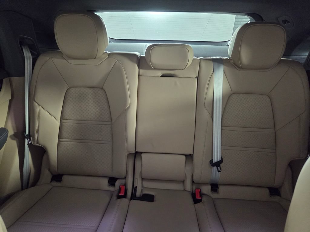 Used 2023 Porsche Cayenne Platinum Edition AWD/4WD image 22