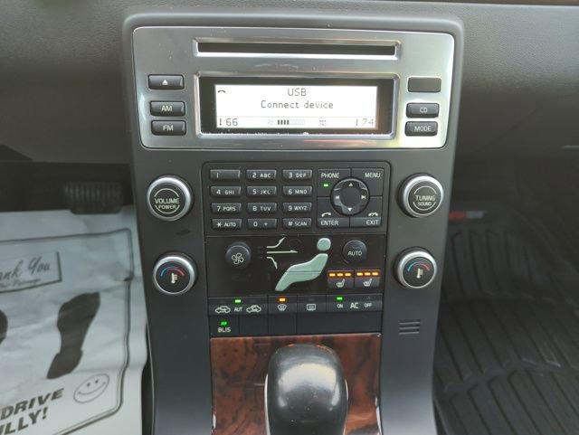 Used 2010 Volvo V70 image 21