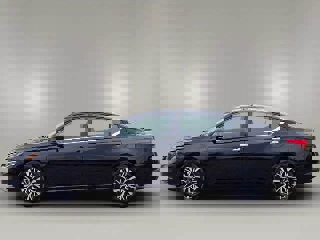 Used 2025 Nissan Altima 2.5 SV image 8