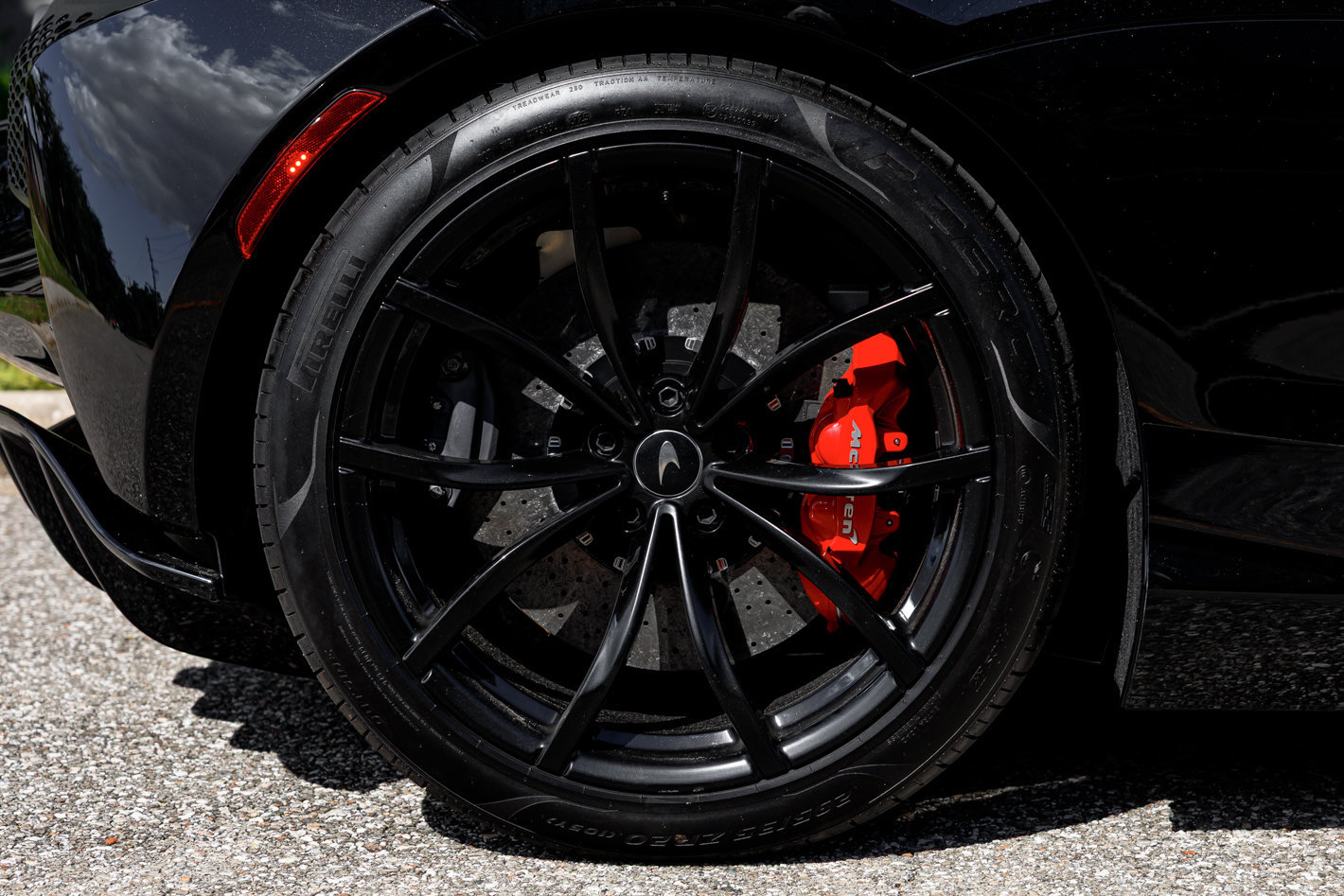 Used 2026 McLaren Artura Spider RWD image 17