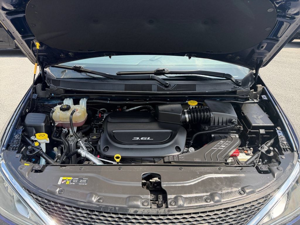 Used 2017 Chrysler Pacifica Limited FWD image 18