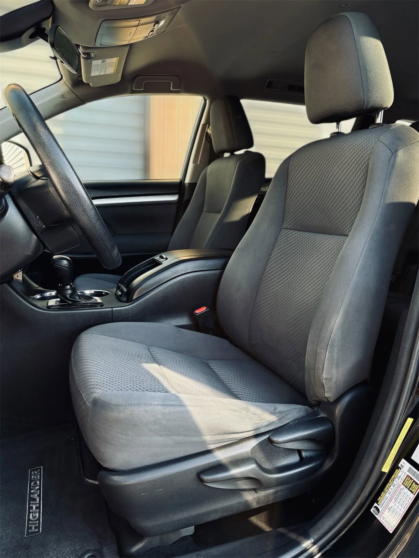 Used 2017 Toyota Highlander LE FWD image 9