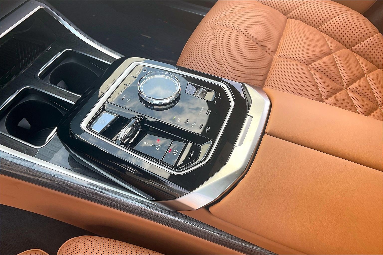 Used 2024 BMW 740i w/ Premium Package 2 RWD image 19