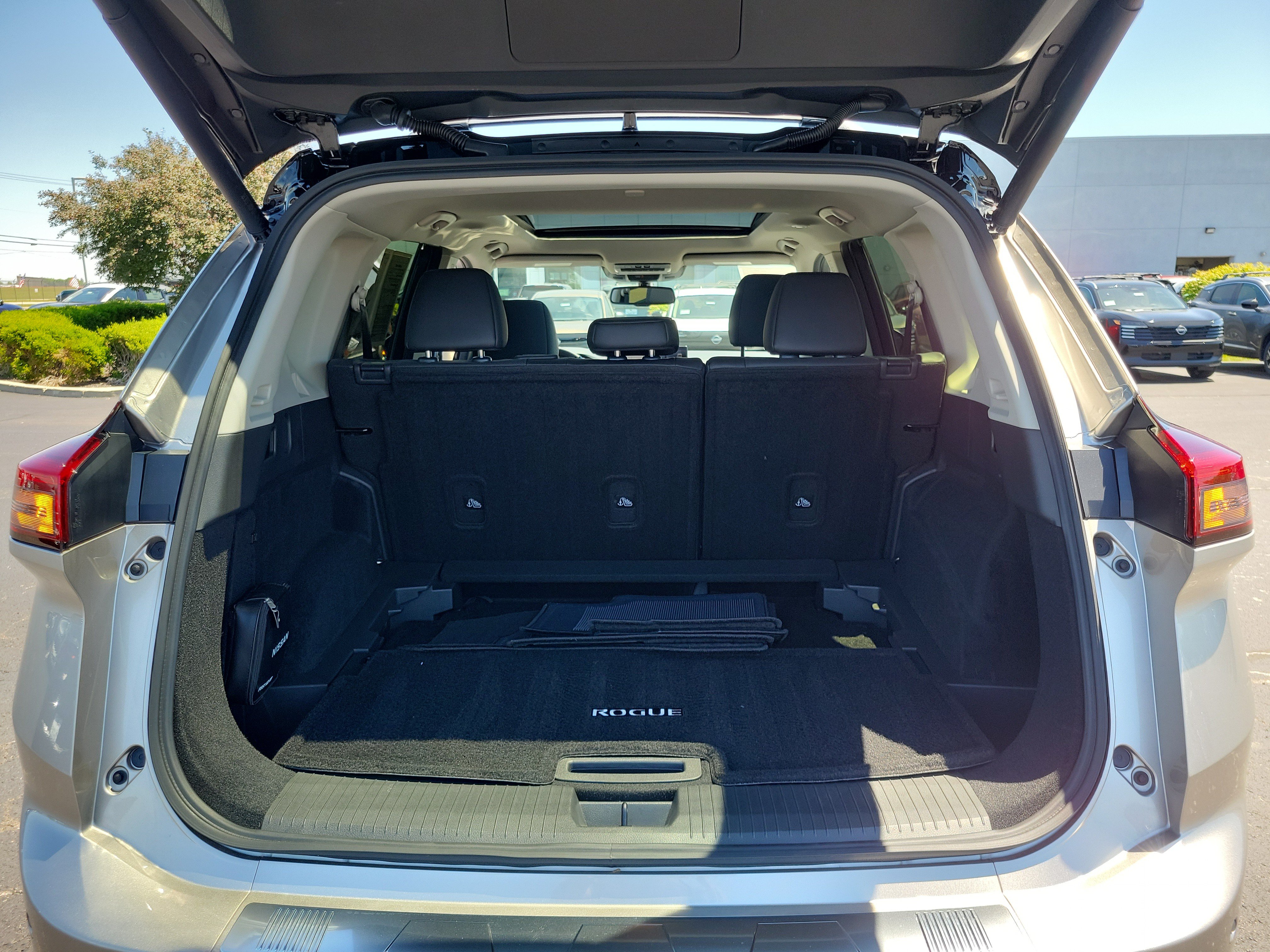 Certified 2026 Nissan Rogue Platinum w/ Platinum Premium Package AWD/4WD image 8