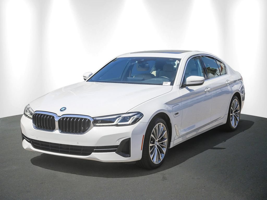 Used 2023 BMW 530e w/ Convenience Package RWD image 3