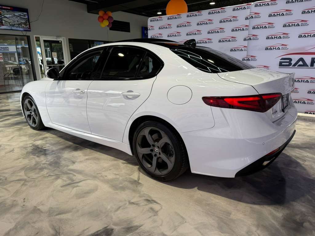 Used 2017 Alfa Romeo Giulia RWD image 9