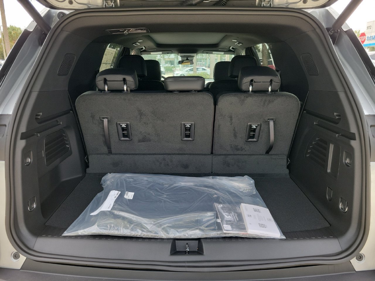 New 2027 Chevrolet Traverse LT w/ Sun and Wheel Package FWD image 7