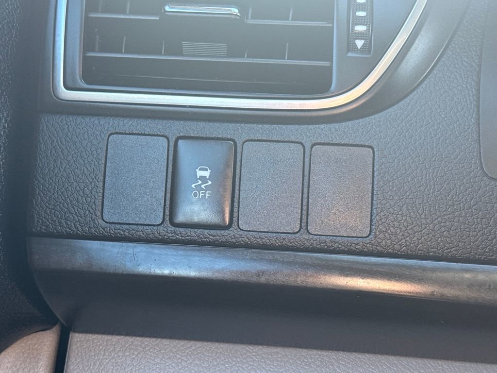 Used 2017 Toyota Camry LE image 29