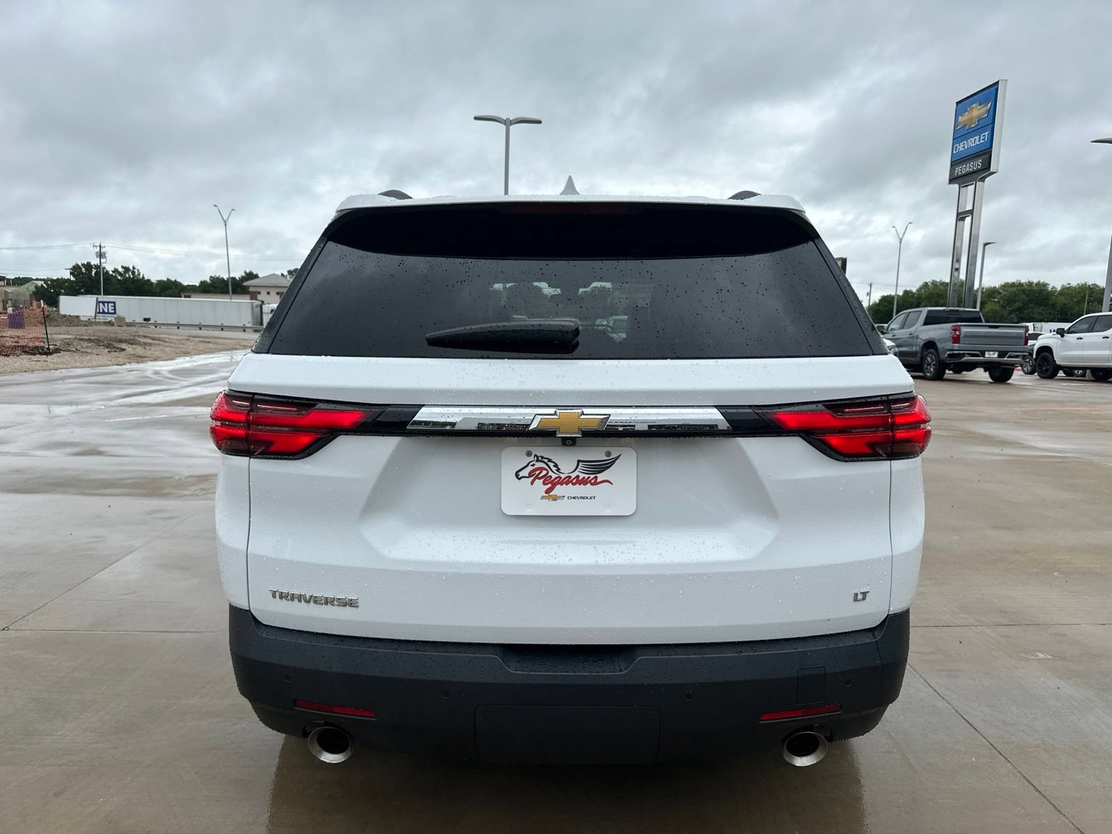 Used 2022 Chevrolet Traverse LT FWD image 4