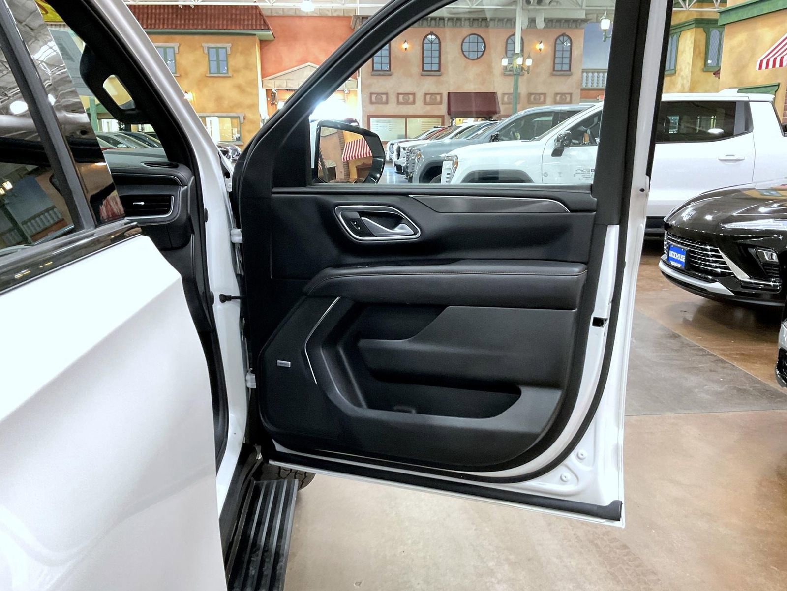 Used 2022 GMC Yukon XL AT4 image 16