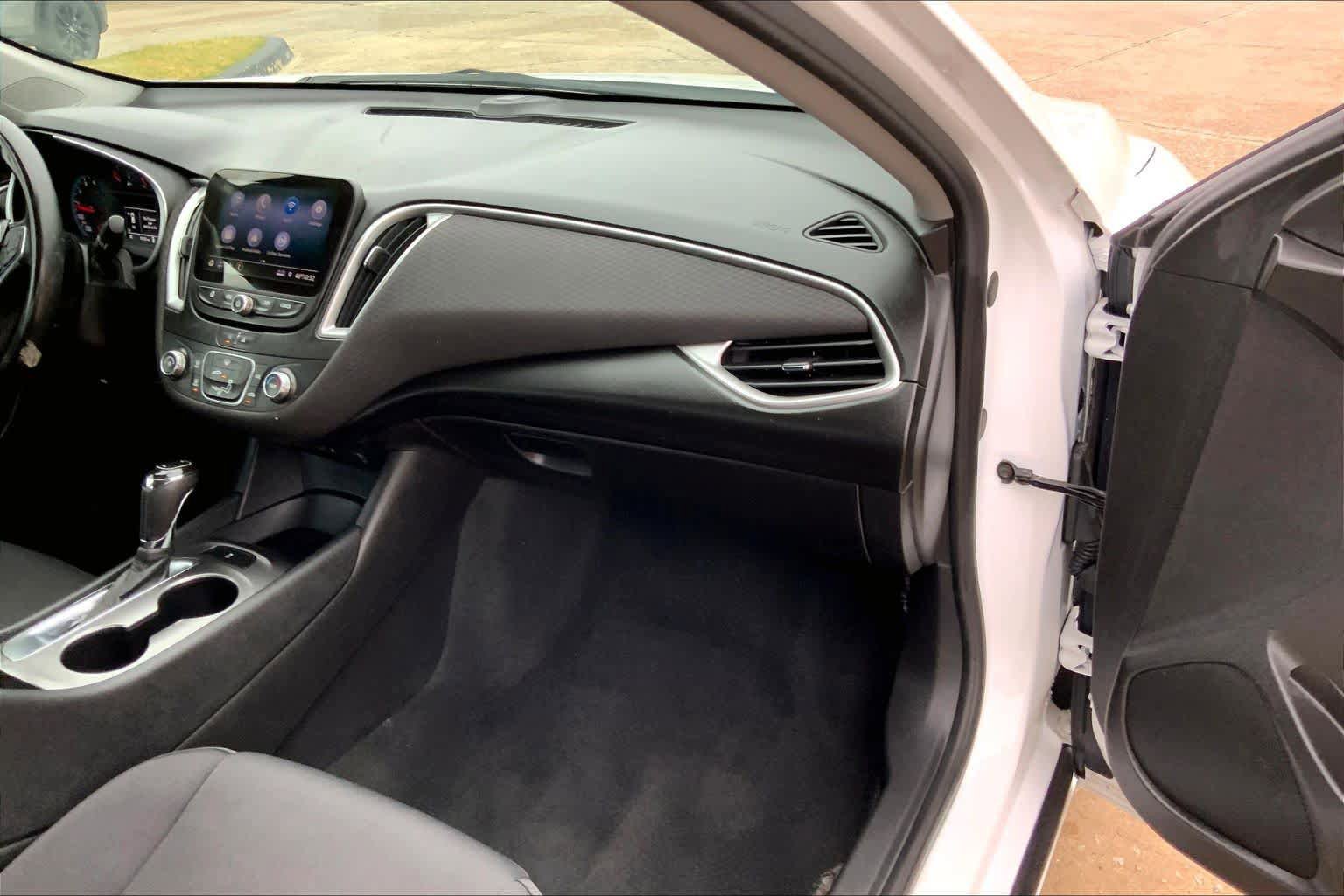 Used 2020 Chevrolet Malibu RS w/ LPO, Convenience Package 1 FWD image 17
