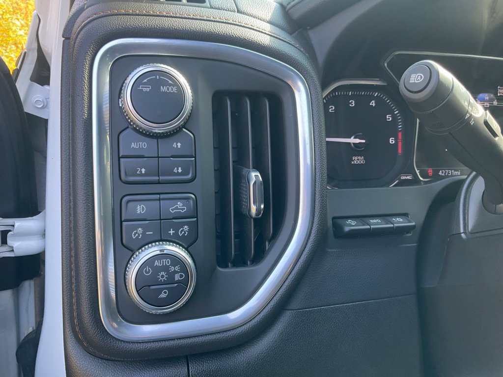 Used 2021 GMC Sierra 2500 AT4 w/ AT4 Premium Plus Package AWD/4WD image 18