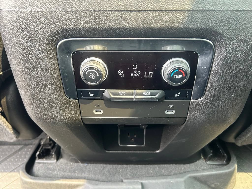 Used 2022 Chevrolet Tahoe RST w/ Luxury Package AWD/4WD image 17